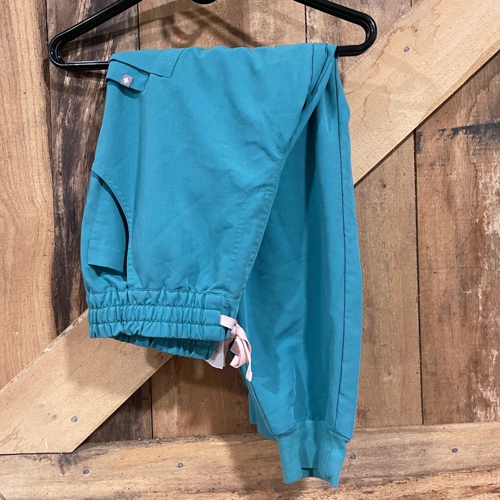 Women’s FIGS XL joggers